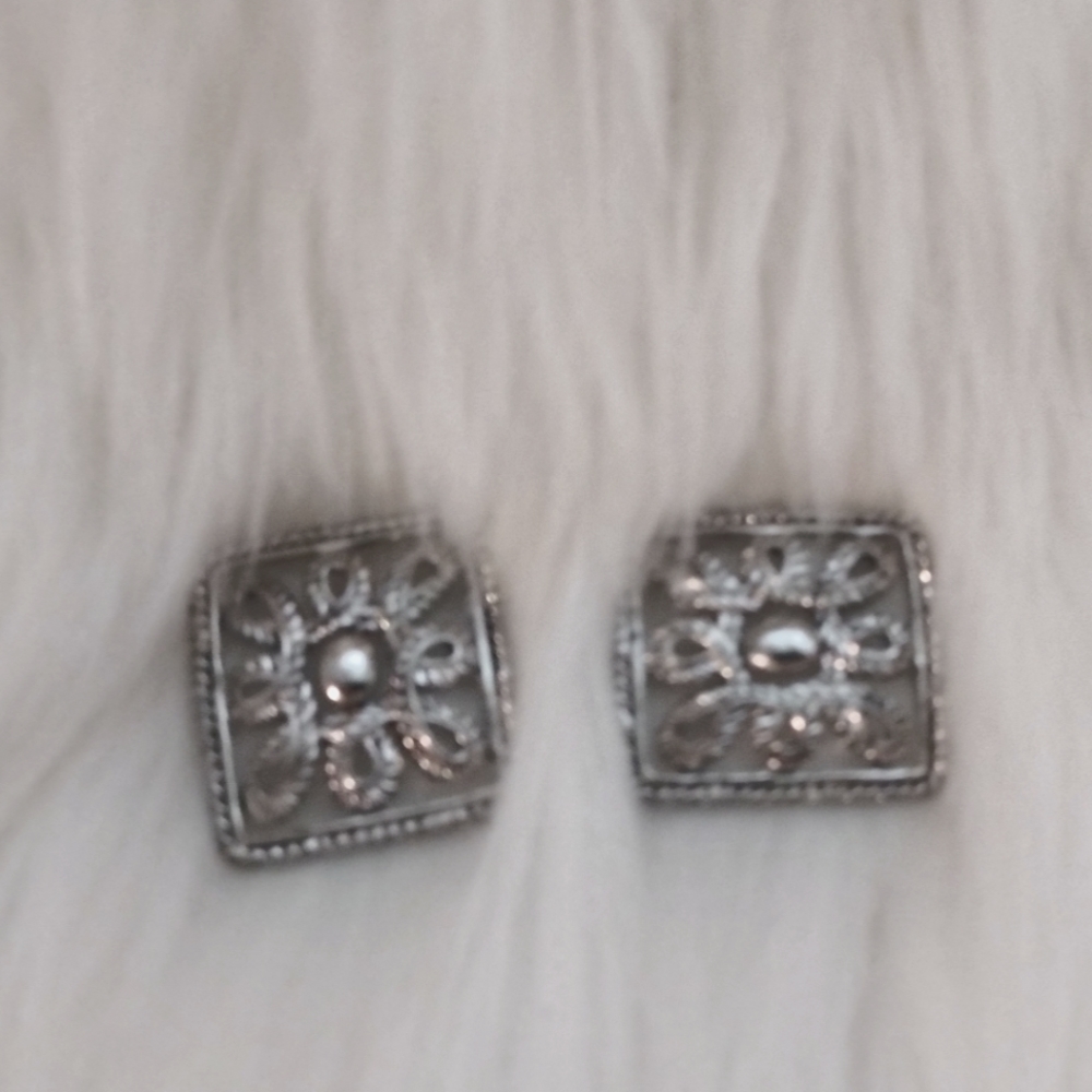 🌵Cute 1" x 1" square earrings🌵